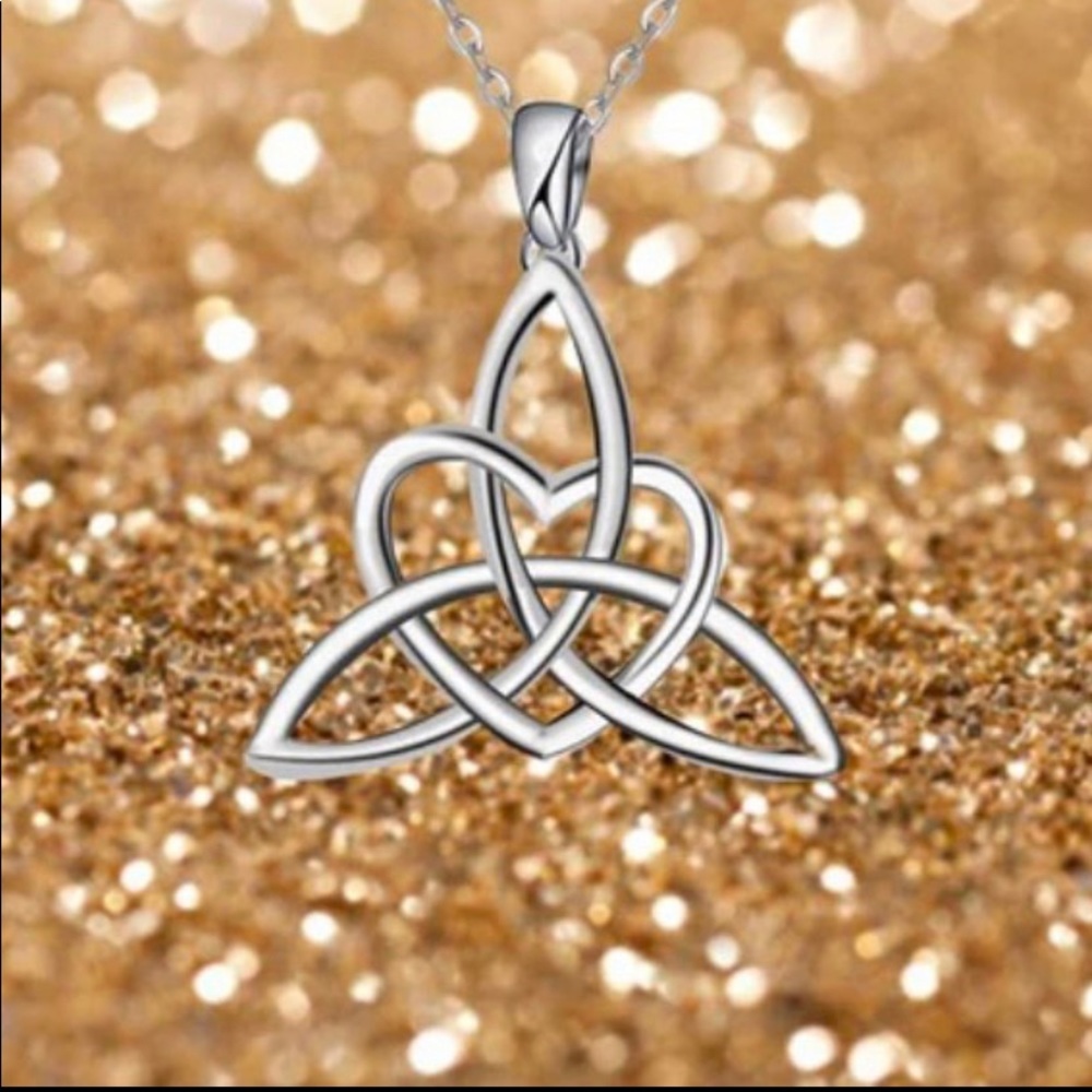 NWT/NIB “Brigid’s Heart” Silver Fashion Necklace